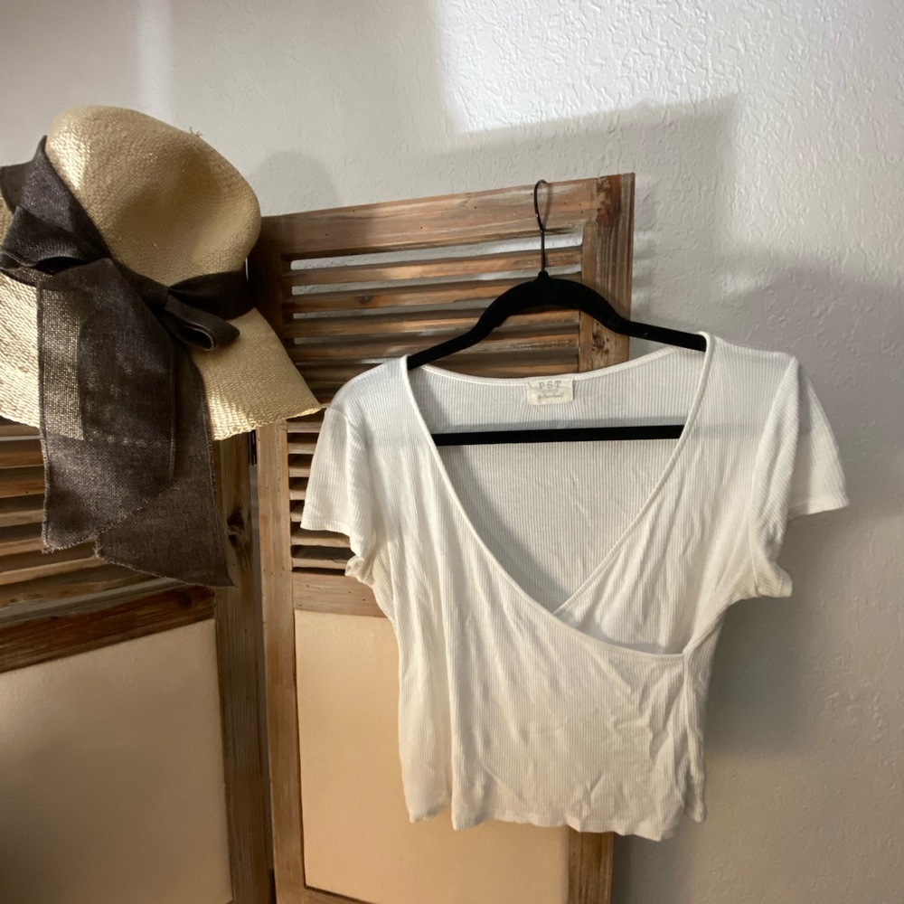 Project Social T V-Neck Short Sleeve Crop Top